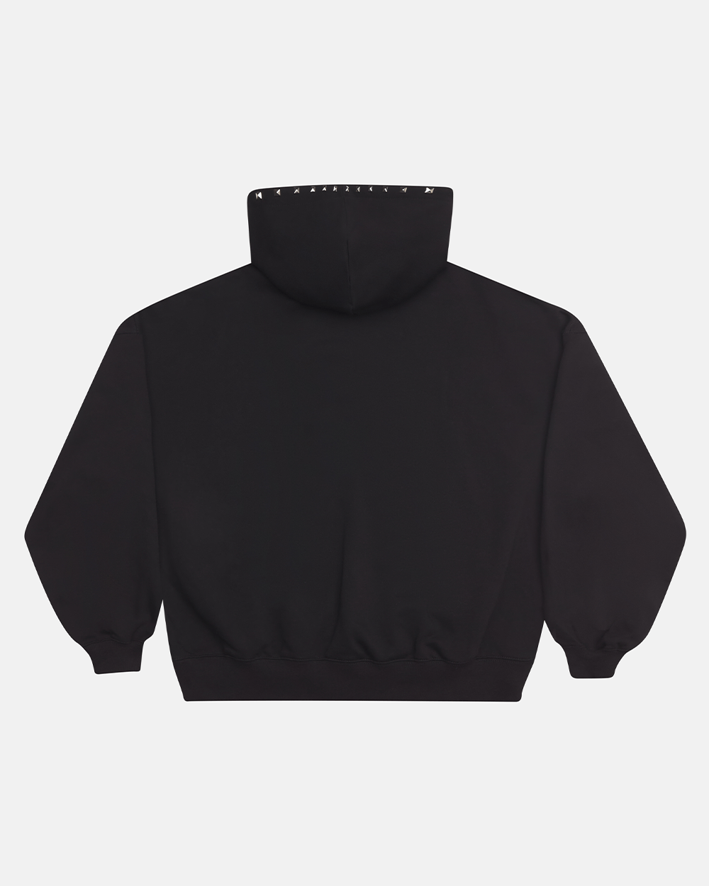 SUDADERA CON CAPUCHA NEGRA CON INSIGNIAS