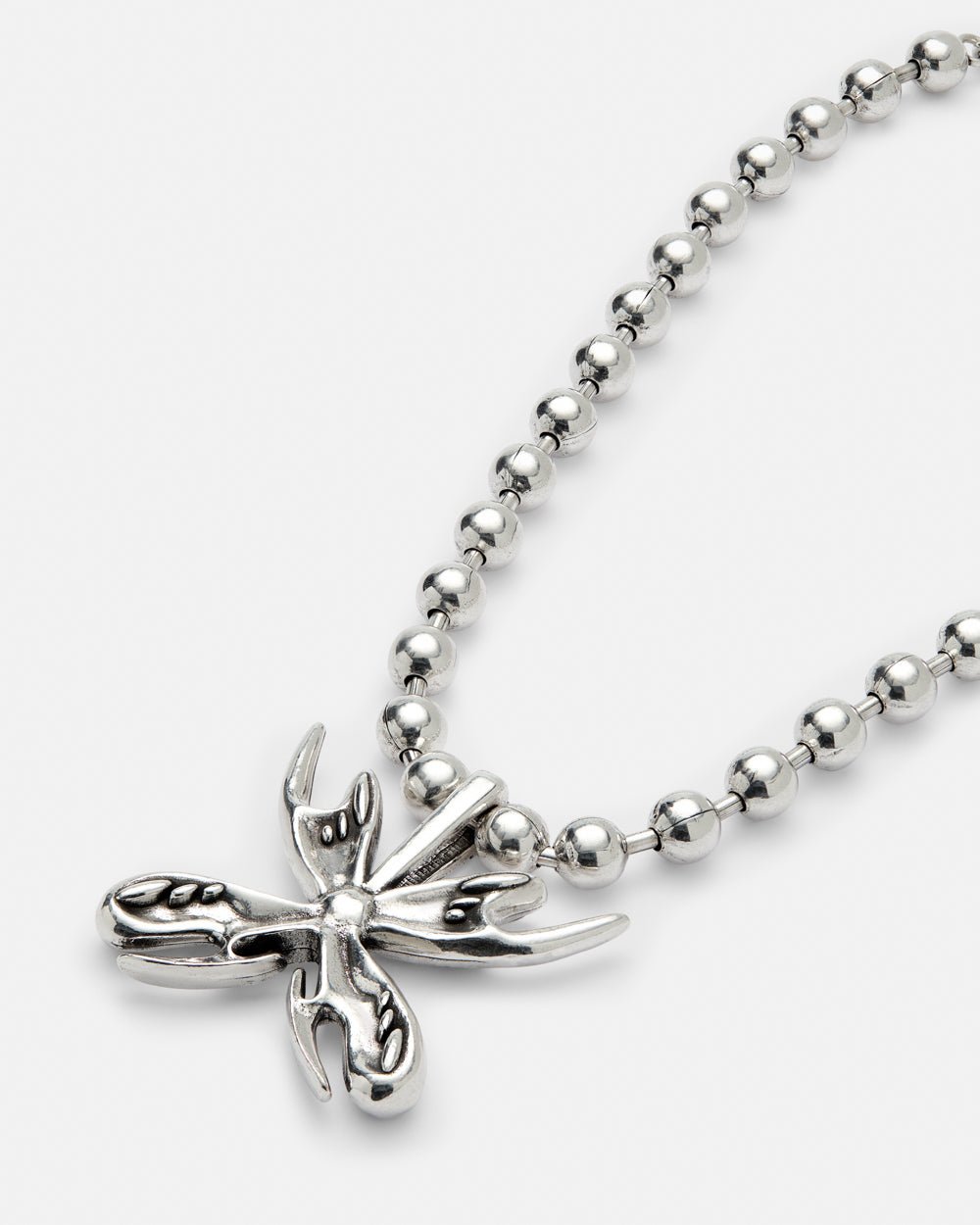 GARGANTILLA GRUESA DE MARIPOSA