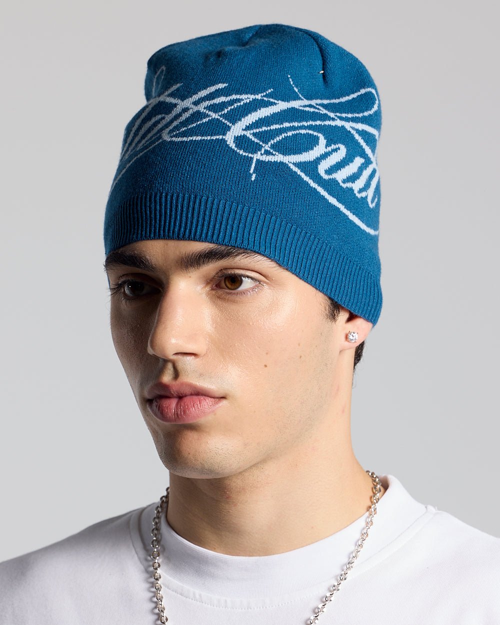 GORRO AZUL CON GUIÓN